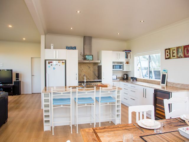 Waterfront Wonder  - Matarangi Holiday Home - 1032106 - photo 4