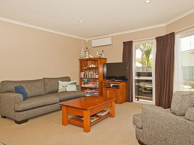 Bliss by the Beach - Whangamata Holiday Home - 1032134 - photo 3
