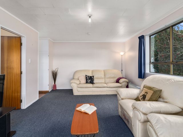 Relax Lakeside - Lake Rotoiti Bach - 1032147 - photo 3