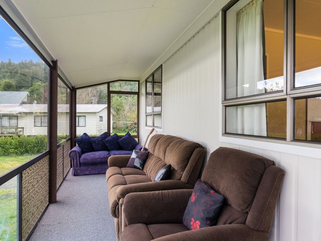 Relax Lakeside - Lake Rotoiti Bach - 1032147 - photo 5