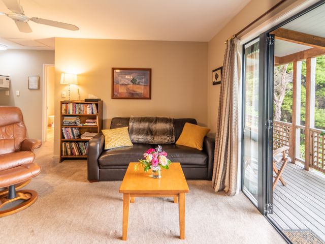 Overton Cottage - Akaroa Holiday Home - 1032195 - photo 5