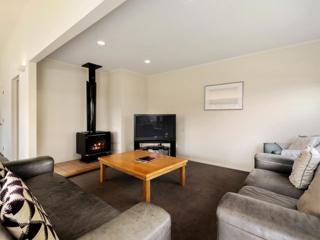 Downtown Wanaka - Wanaka Holiday Home - 1032243 - photo 1