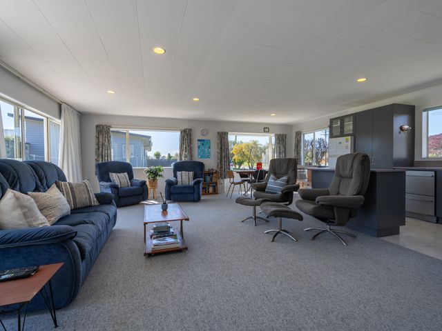 Kepler Retreat - Te Anau Holiday Home - 1032249 - photo 2