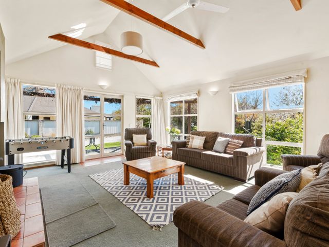 Charming on Cherry - Wanaka Holiday Home - 1032267 - photo 2