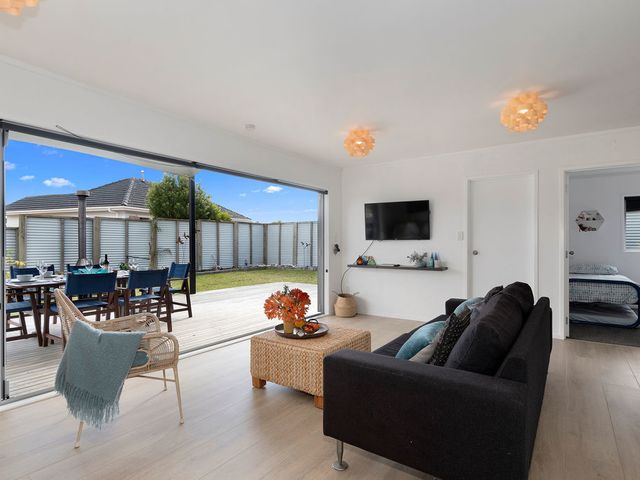 The Sunshine Bungalow - Mangawhai Heads Home - 1032314 - photo 2
