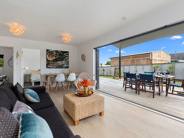 The Sunshine Bungalow - Mangawhai Heads Home - 1032314 - photo 3