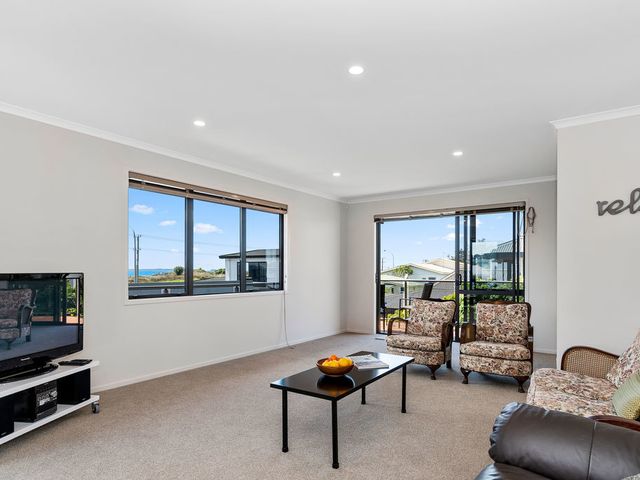 Sparkling Ocean Views - Papamoa Holiday House - 1032319 - photo 5