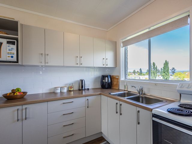 Central Riverside Retreat - Taupo Holiday Home - 1032323 - photo 5