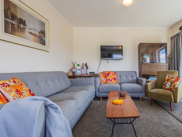 Central Riverside Retreat - Taupo Holiday Home - 1032323 - photo 4