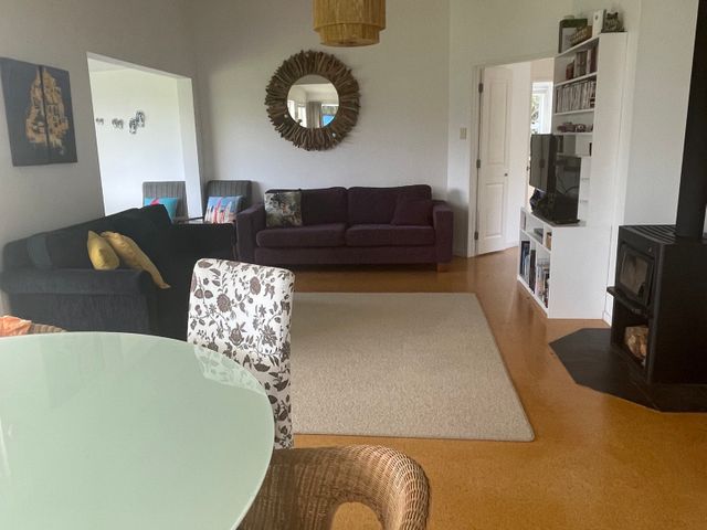 Gone Coastal - Whangamata Holiday House - 1032353 - photo 5