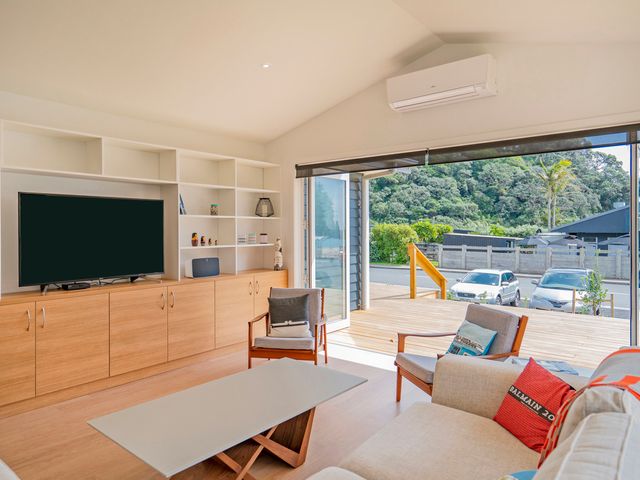 Hot Water Bach - Hot Water Beach Holiday Home - 1032367 - photo 3