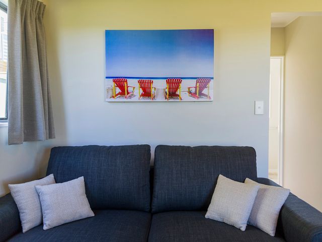 Sandy Doorstep - Whangamata Beachfront Apartment - 1032372 - photo 4