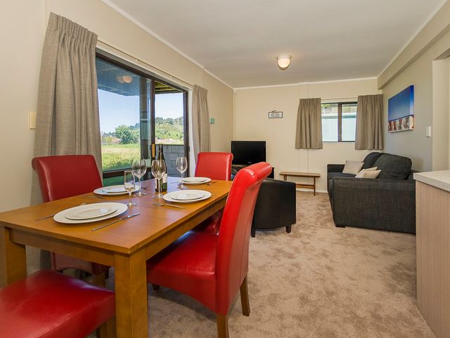 Sandy Doorstep - Whangamata Beachfront Apartment - 1032372 - photo 5