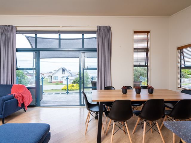 Oceans 8 - Mangawhai Heads Holiday Home - 1032518 - photo 5