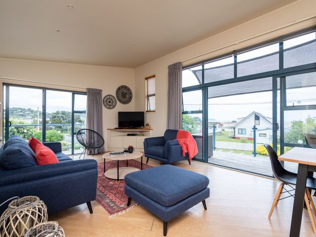 Oceans 8 - Mangawhai Heads Holiday Home - 1032518 - photo 4
