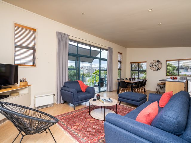 Oceans 8 - Mangawhai Heads Holiday Home - 1032518 - photo 3
