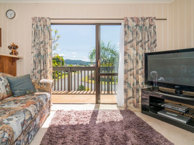 Jacaranda Lodge - Whangamata Upstairs Unit - 1032566 - photo 4