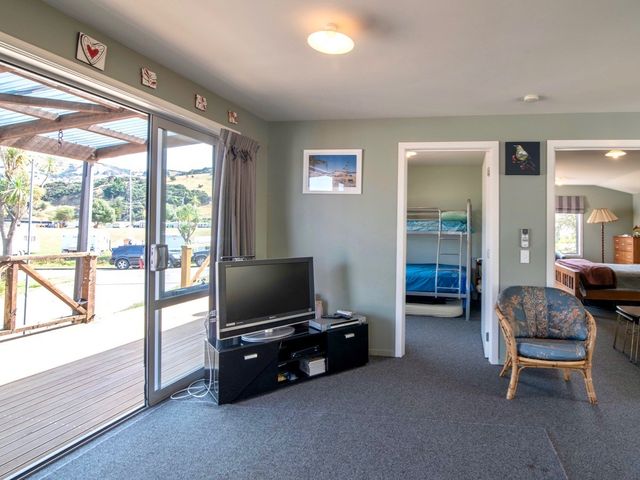 Bay Bliss - Akaroa Holiday Home - 1032628 - photo 3