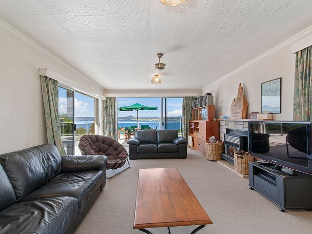 Lofty Lakeviews - Acacia Bay Holiday Home - 1032649 - photo 3