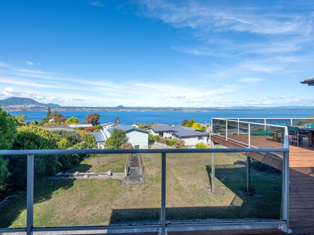 Lofty Lakeviews - Acacia Bay Holiday Home - 1032649 - photo 5