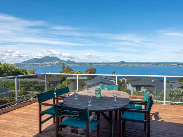 Lofty Lakeviews - Acacia Bay Holiday Home - 1032649 - photo 4