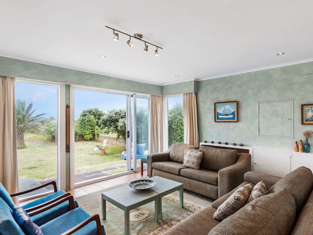 La Casa de la Playa - Beachfront Waikanae Home - 1032661 - photo 4