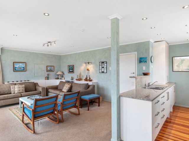 La Casa de la Playa - Beachfront Waikanae Home - 1032661 - photo 3