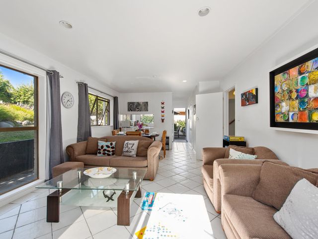 Sandcastles on Tay - Mt Maunganui Holiday Home - 1032691 - photo 2