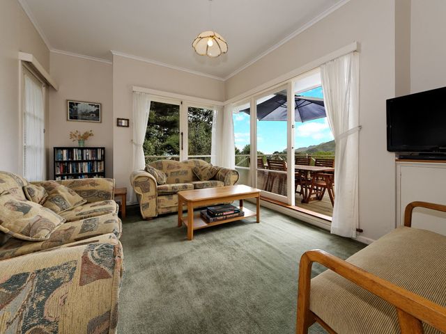 Surfer's Sunshine Cottage - Piha Holiday Home - 1032695 - photo 4