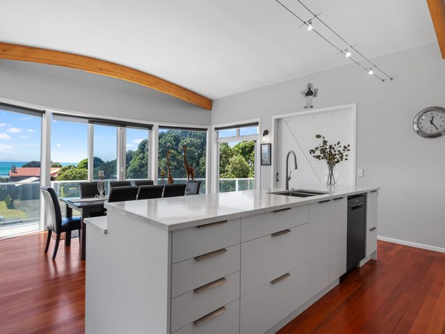 Sea Shells By The Shaw  - Waihi Beach Holiday Home - 1032912 - photo 5