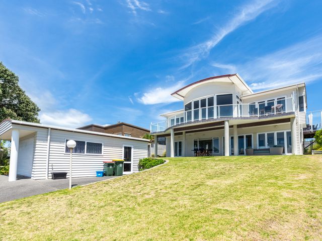 Sea Shells By The Shaw  - Waihi Beach Holiday Home - 1032912 - photo 2