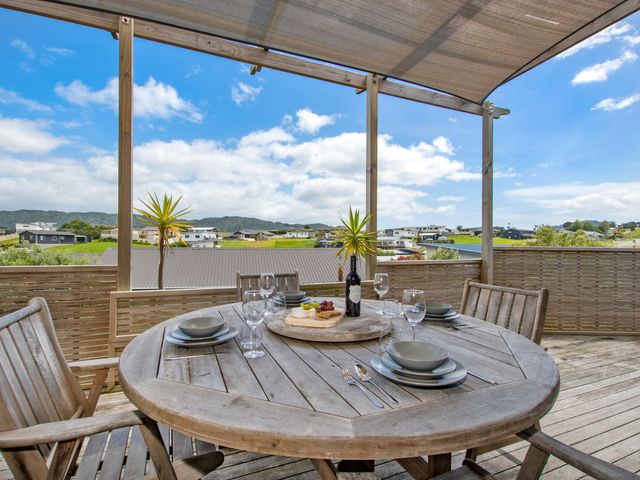 Blue Crush Villa - Mangawhai Heads Holiday Home - 1032968 - photo 1