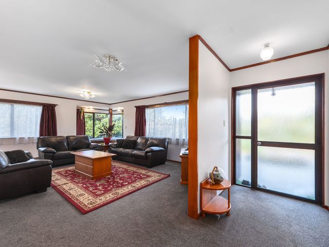 Courtside Quarters - Waihi Beach Holiday Home - 1032983 - photo 3