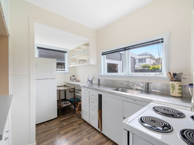 The Green Trout - Paraparaumu Beach Holiday Home - 1032997 - photo 4