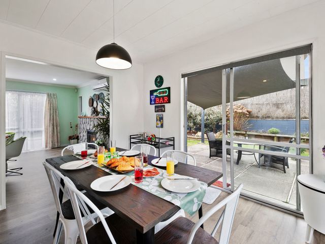 True Blue - Taupo Holiday Home - 1032999 - photo 2