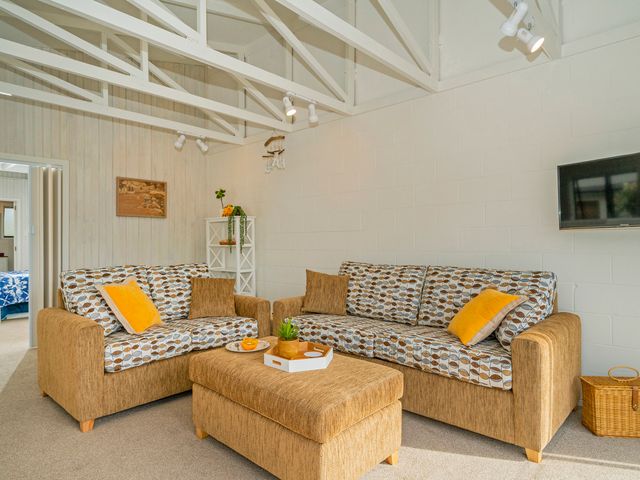 Captains Bach at Cooks - Upstairs Holiday Unit - 1033021 - photo 5