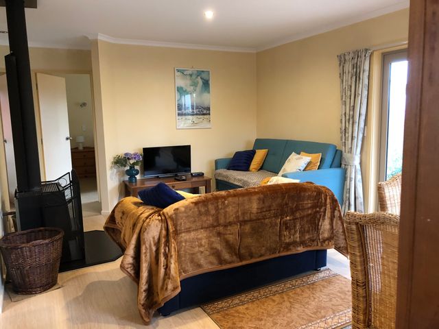 Korimako Ridge - Lake Hawea Holiday Home - 1033033 - photo 2