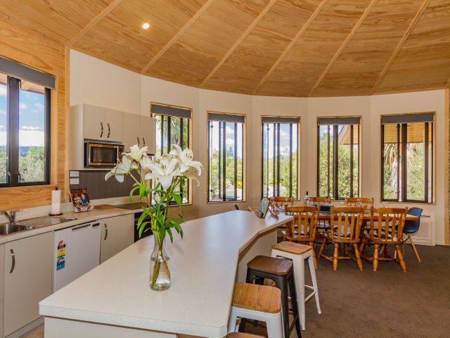The Snowglobe - Ohakune Modern Yurt Style Chalet - 1033136 - photo 5
