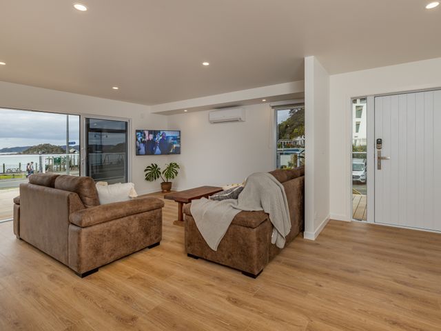 Waterfront Beach House - Paihia Holiday Home - 1036645 - photo 3