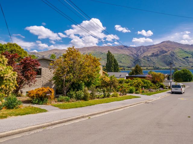 Taha Wai - Wanaka Holiday Home - 1036836 - photo 2