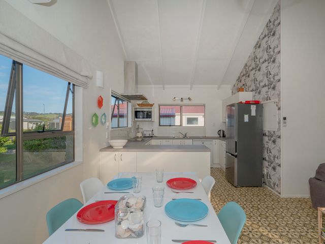 Bay Coast Happy Place - Cooks Beach Holiday Home - 1036837 - photo 5