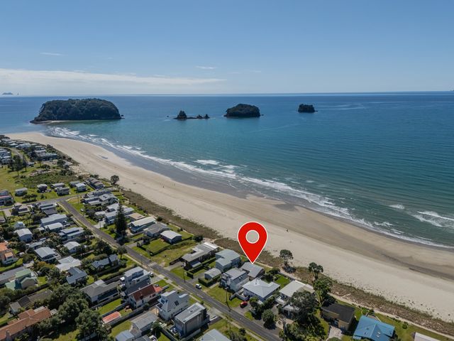 Beachfront Beauty - Whangamata Beachfront Home - 1037096 - photo 2