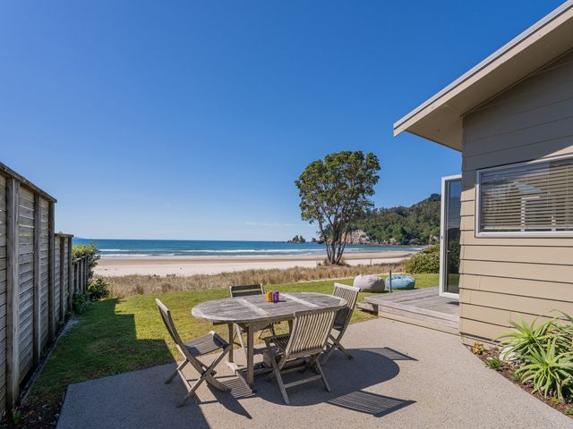 Beachfront Beauty - Whangamata Beachfront Home - 1037096 - photo 5