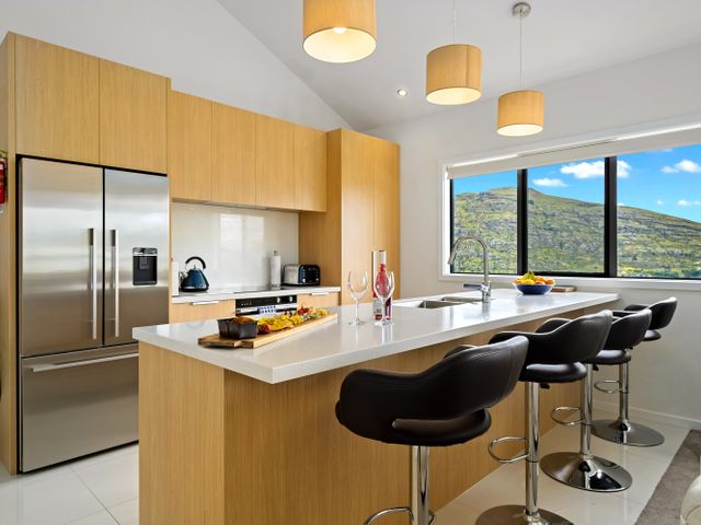 Queenstown Lake Views - Upstairs Apartment - 1037218 - photo 5