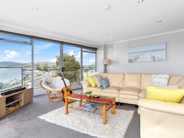 Sunrise, Seaviews and BBQs-Papamoa Beach Apartment - 1037479 - photo 4