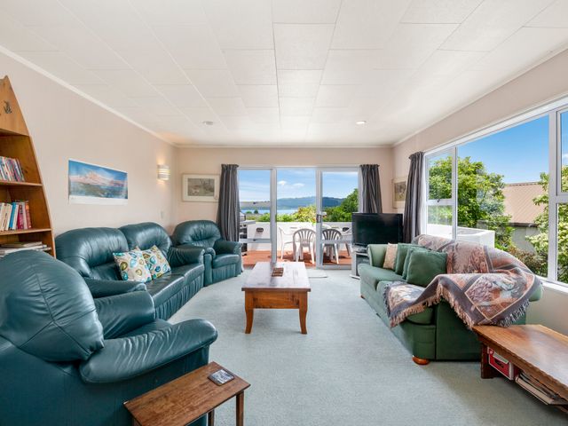 The White House - Taupo Holiday Home - 1037729 - photo 3
