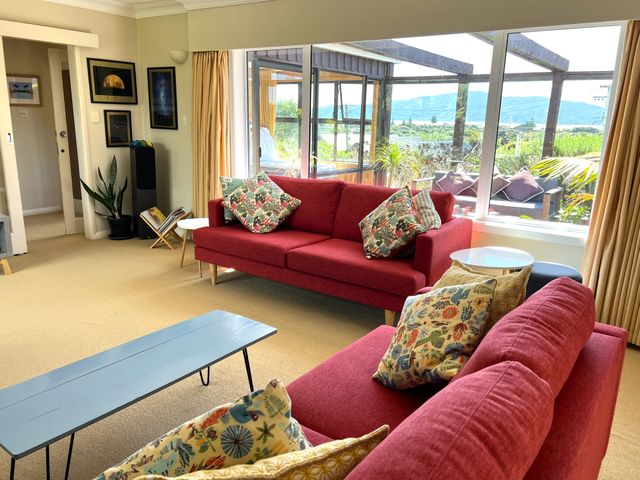 Tranquility Base - Waikanae Beach Holiday Home - 1038875 - photo 2