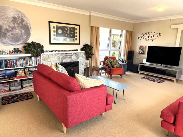 Tranquility Base - Waikanae Beach Holiday Home - 1038875 - photo 3