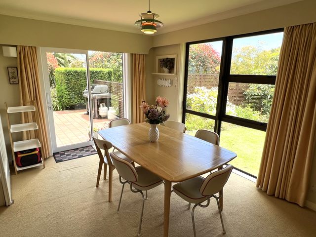 Tranquility Base - Waikanae Beach Holiday Home - 1038875 - photo 5