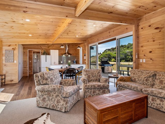 Matapouri Bayside Retreat - Matapouri Holiday Home - 1039512 - photo 3